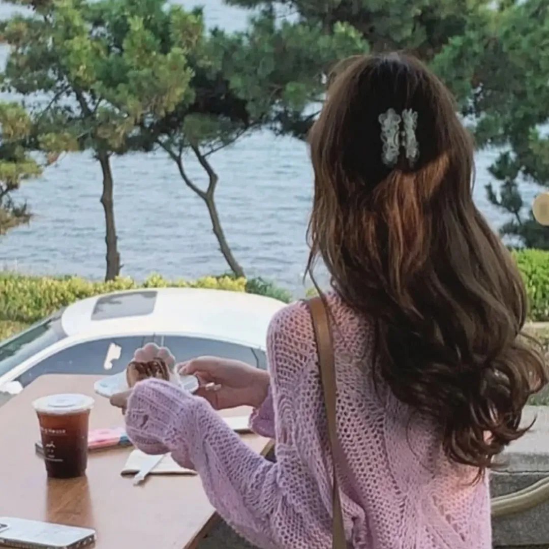 赠你玫瑰与月光